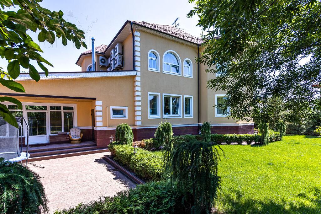 2-этажный коттедж 800 м² с отделкой