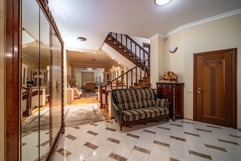 3-этажный коттедж 980 м² с отделкой