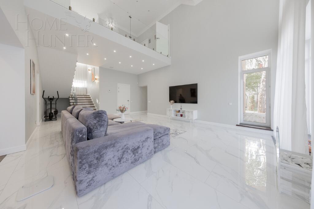 2-этажный коттедж 350 м² с отделкой