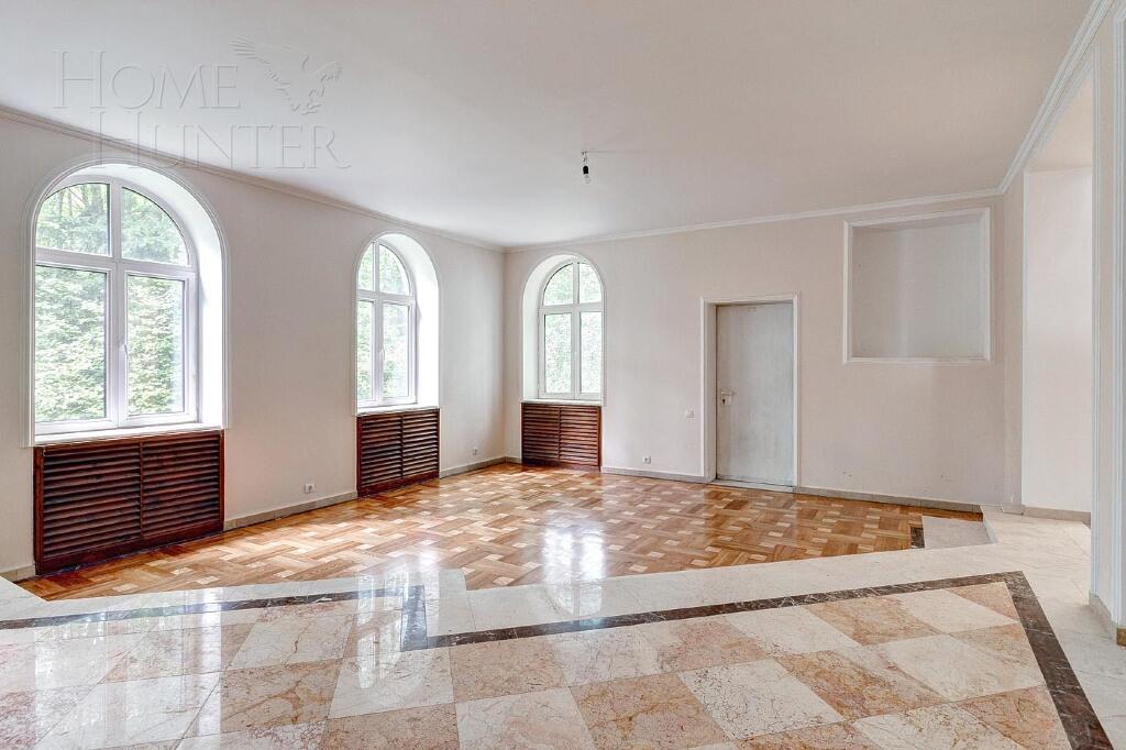 3-этажный коттедж 8 755 м² с отделкой