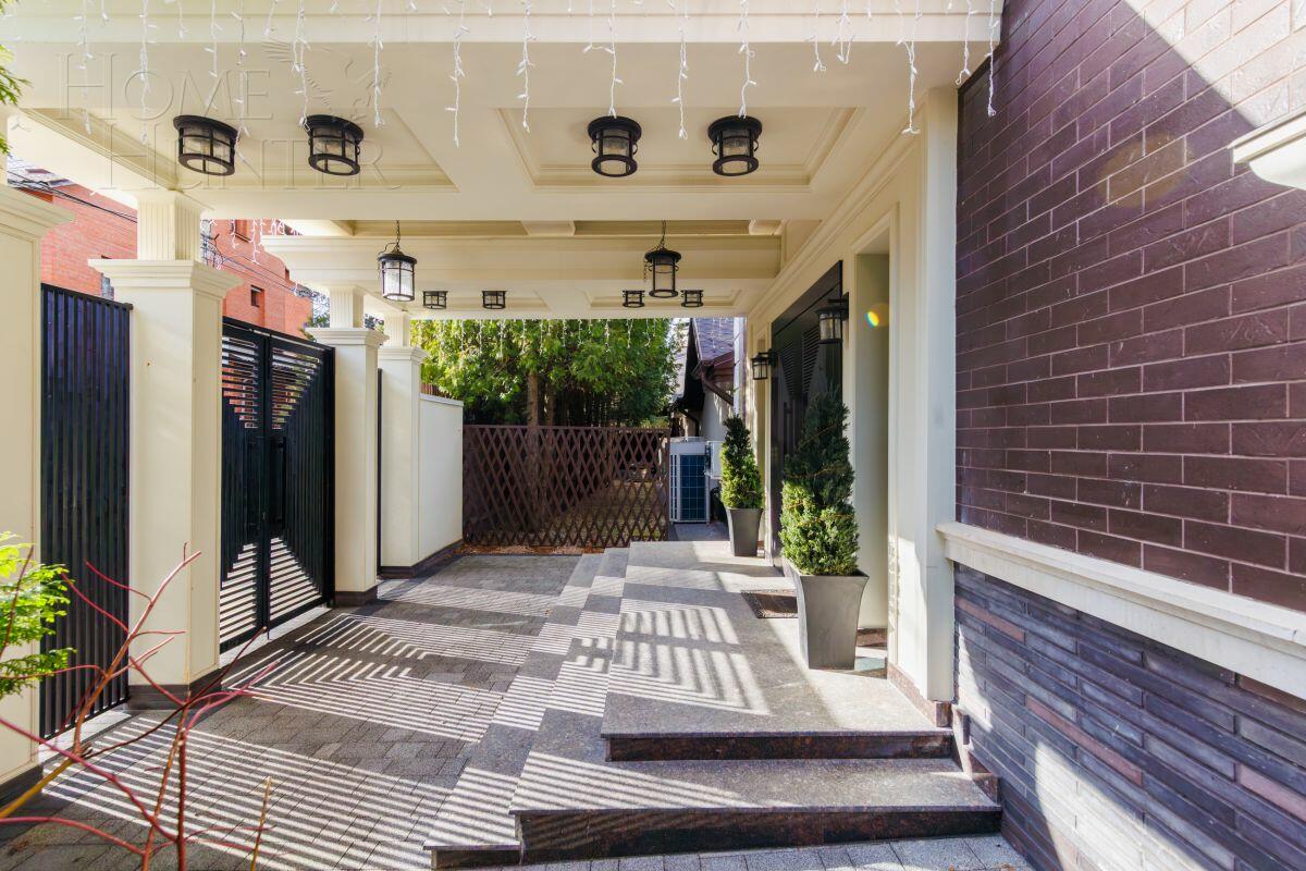 2-этажный коттедж 1 100 м² с отделкой