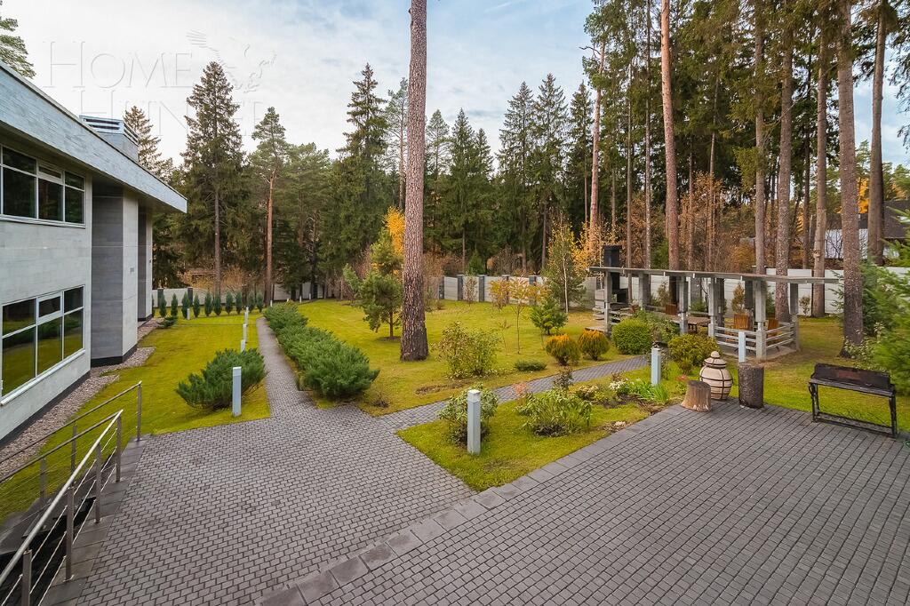 2-этажный коттедж 1 230 м² с отделкой