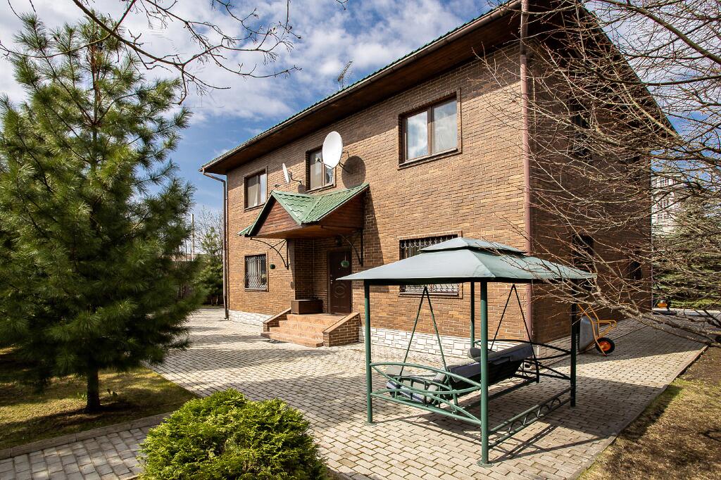 2-этажный коттедж 200 м² с отделкой