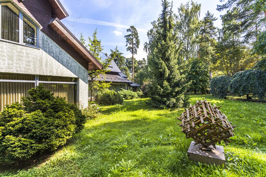 3-этажный коттедж 1 250 м² с отделкой