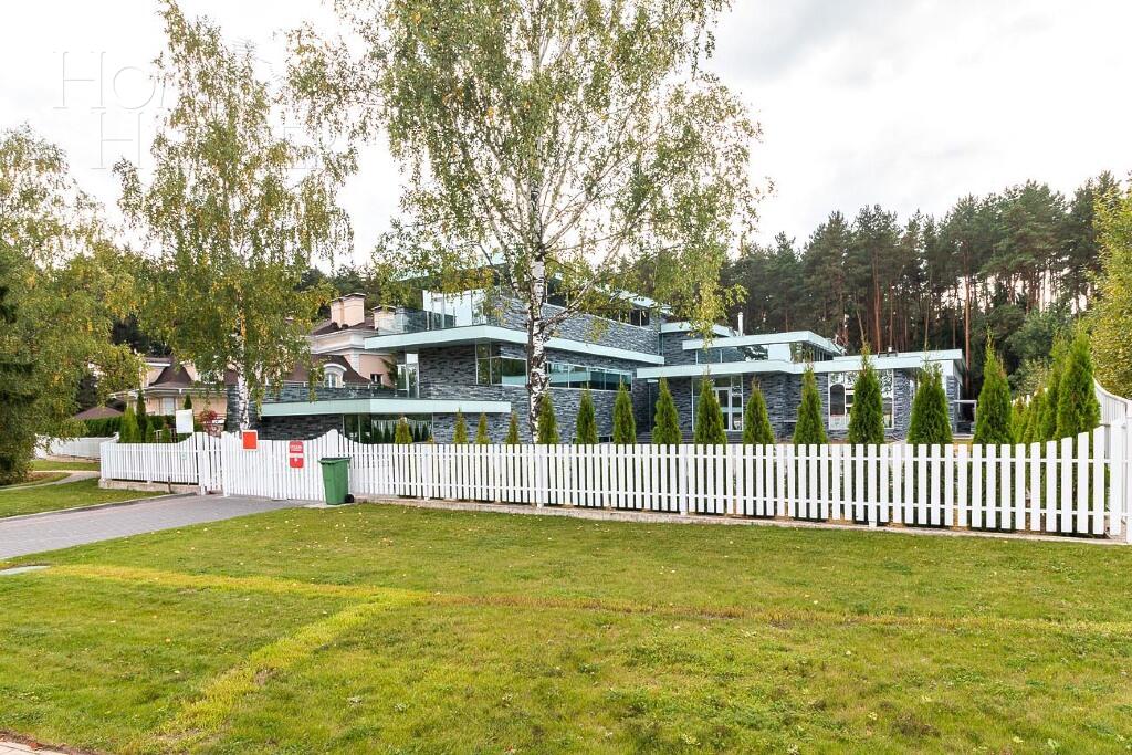 3-этажный коттедж 1 546 м² без отделки