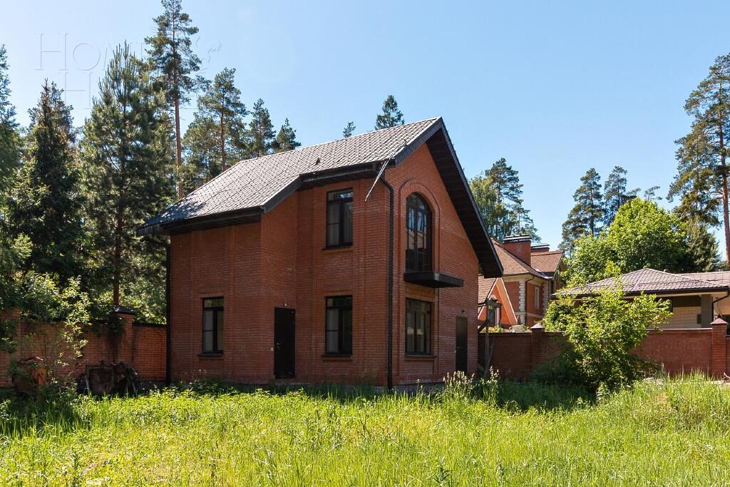 2-этажный коттедж 1 100 м² без отделки