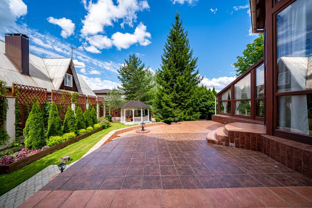 3-этажный коттедж 600 м² с отделкой