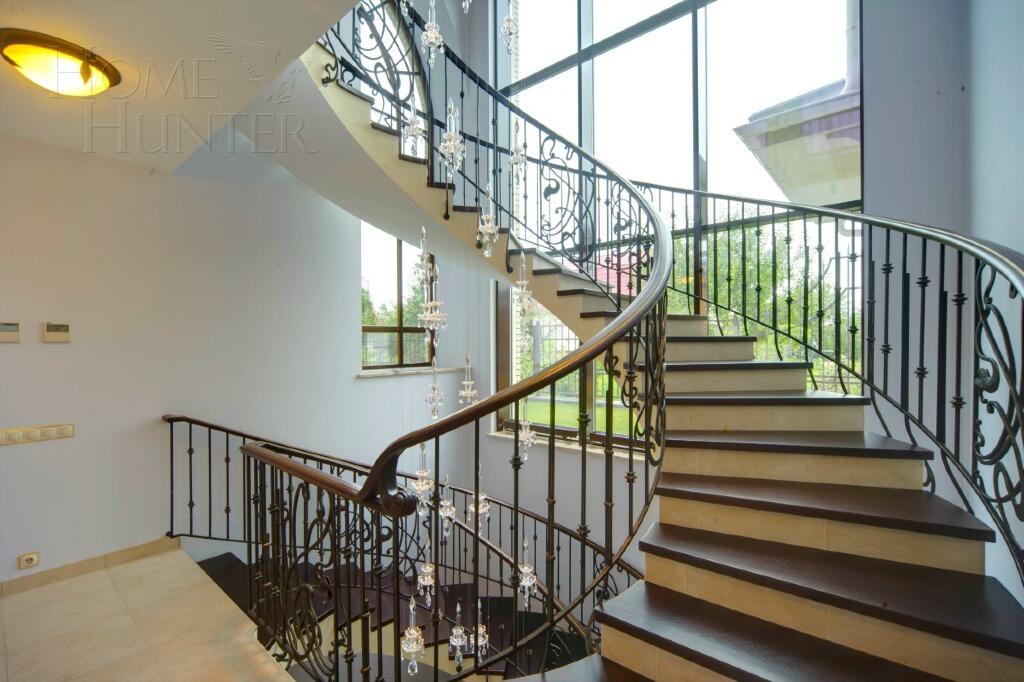 3-этажный коттедж 1 832 м² с отделкой