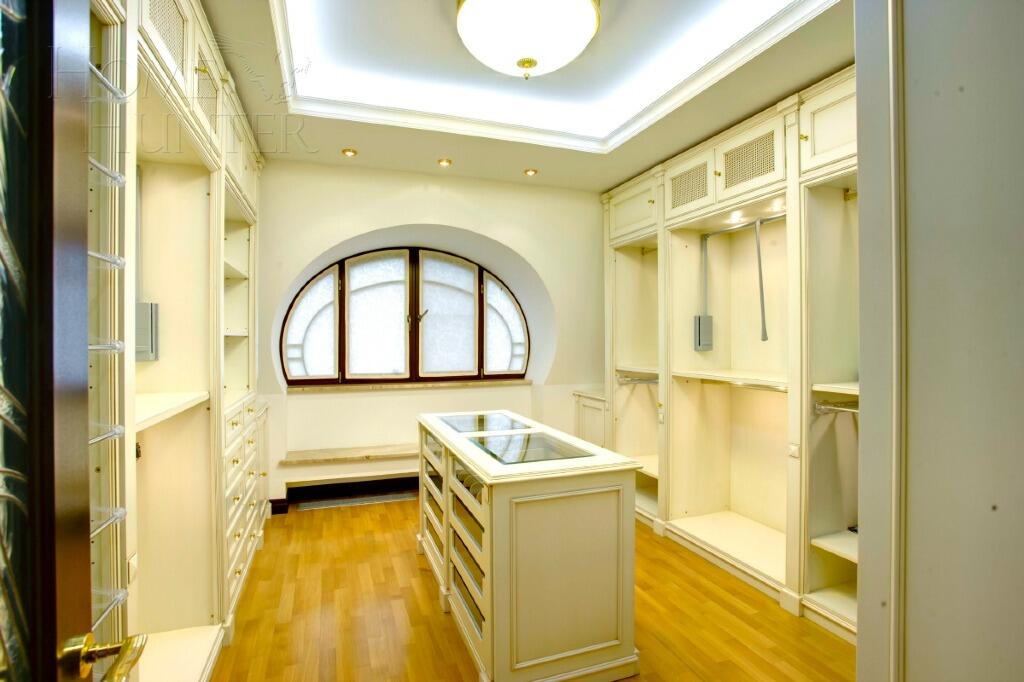 3-этажный коттедж 1 832 м² с отделкой