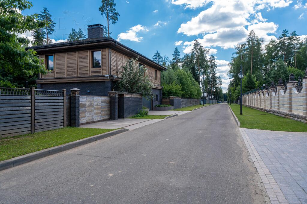 2-этажный коттедж 549 м² без отделки