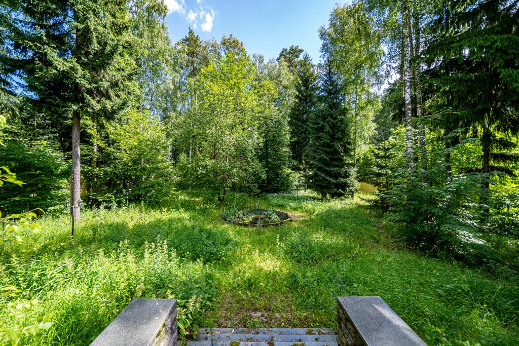 3-этажный коттедж 1 250 м² без отделки