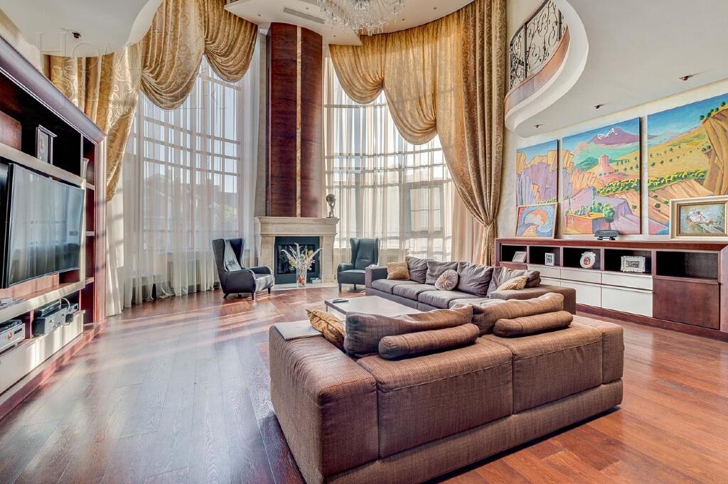 2-этажный коттедж 550 м² с отделкой