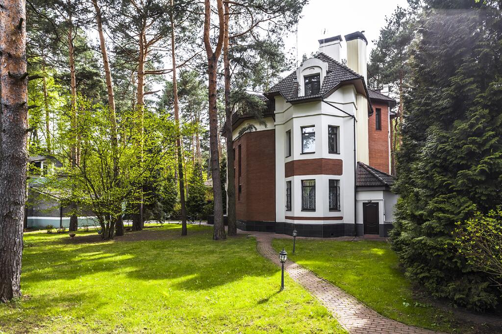 2-этажный коттедж 560 м² с отделкой