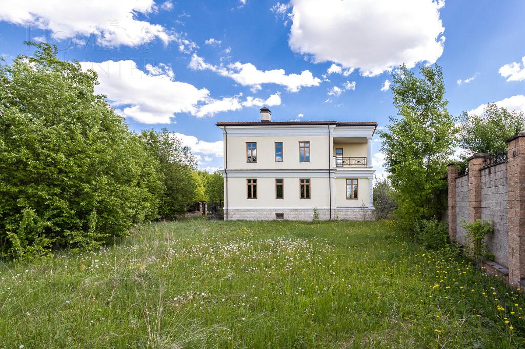 2-этажный коттедж 540 м² без отделки