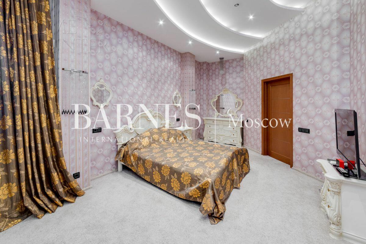 5-КОМН. КВАРТИРА С ОТДЕЛКОЙ 220 М² НА 3 ЭТАЖЕ