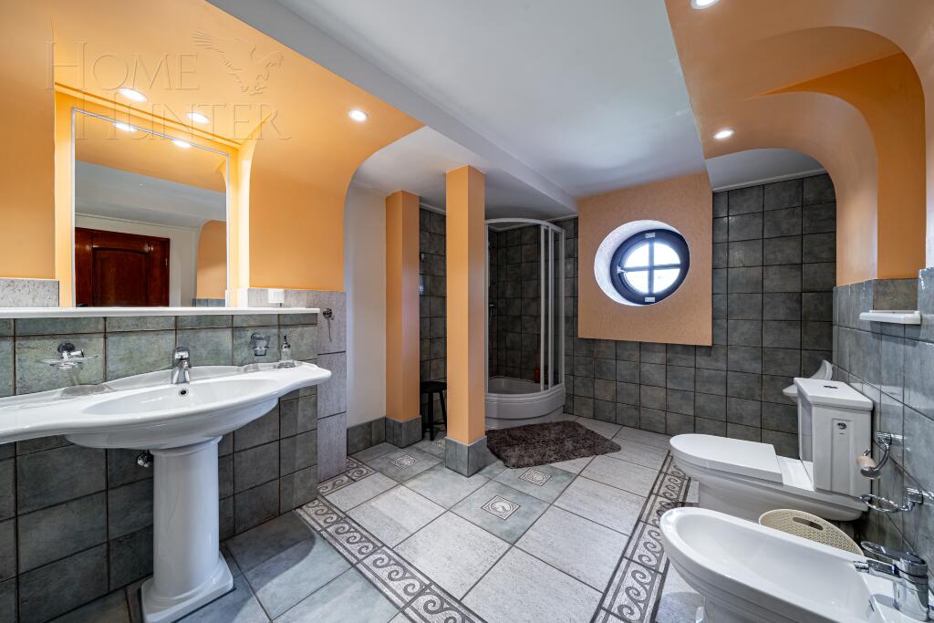 3-этажный коттедж 600 м² с отделкой