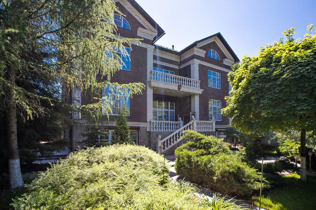 2-этажный коттедж 1 200 м² с отделкой