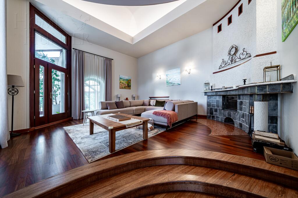 3-этажный коттедж 600 м² с отделкой