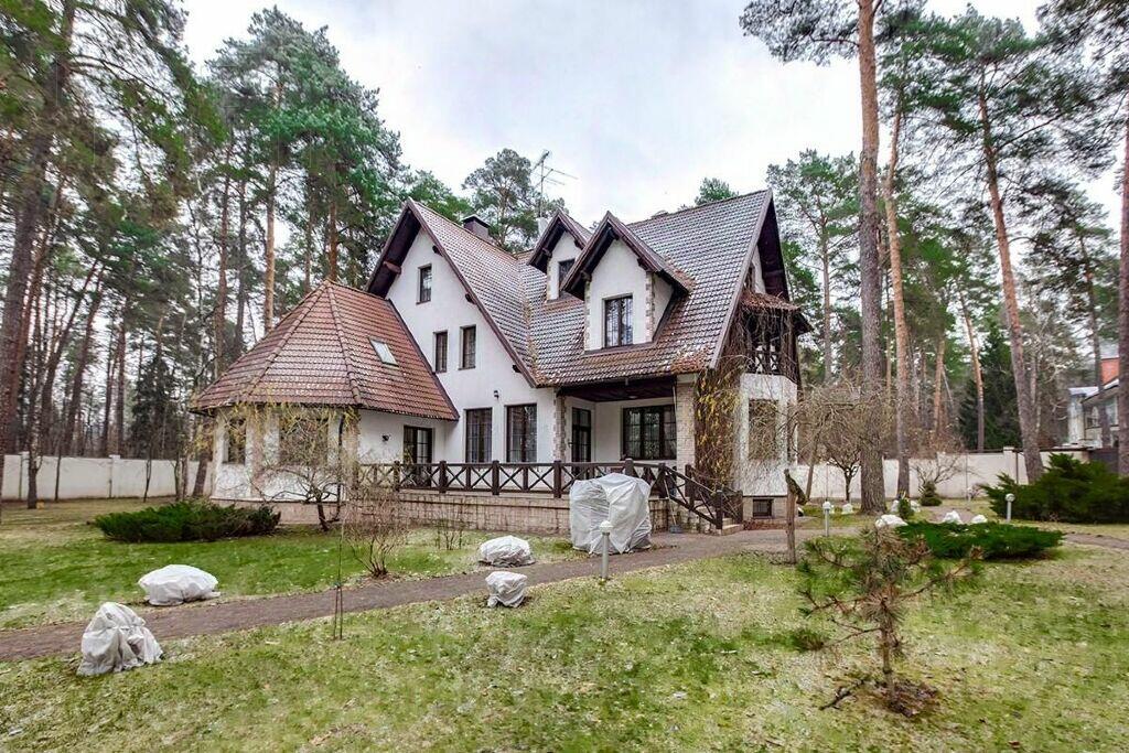 3-этажный коттедж 1 233 м² с отделкой