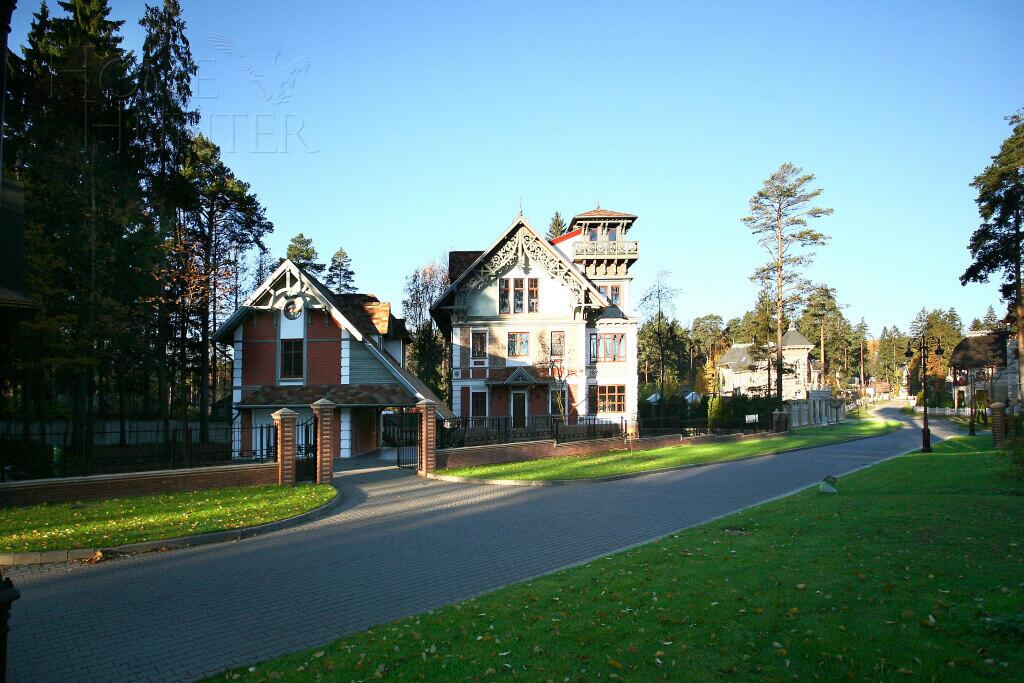 3-этажный коттедж 697 м² с отделкой