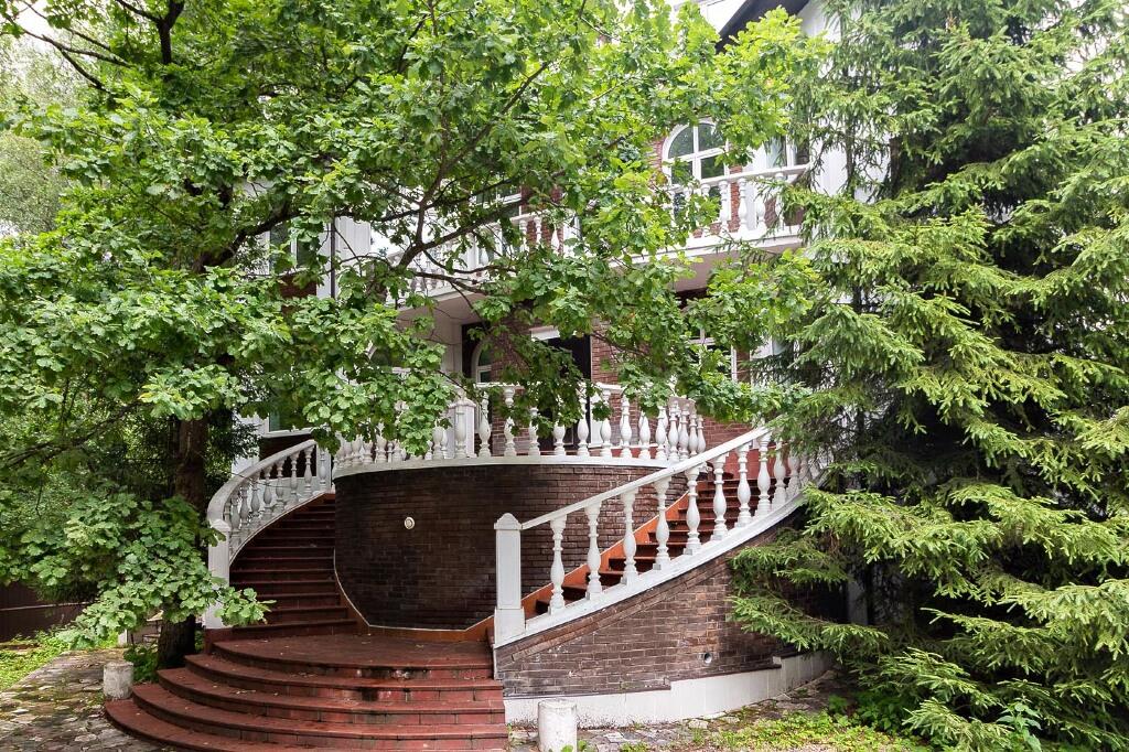 3-этажный коттедж 8 755 м² с отделкой