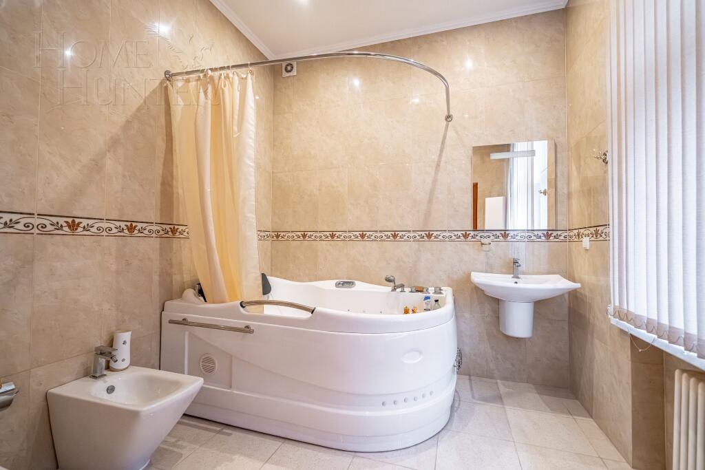 3-этажный коттедж 980 м² с отделкой