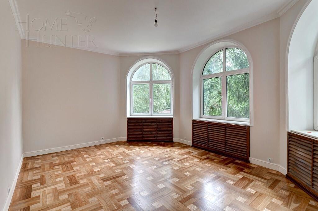 3-этажный коттедж 8 755 м² с отделкой