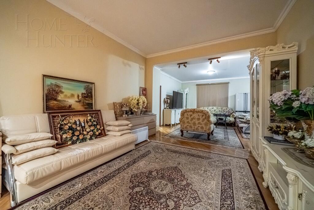 3-этажный коттедж 980 м² с отделкой