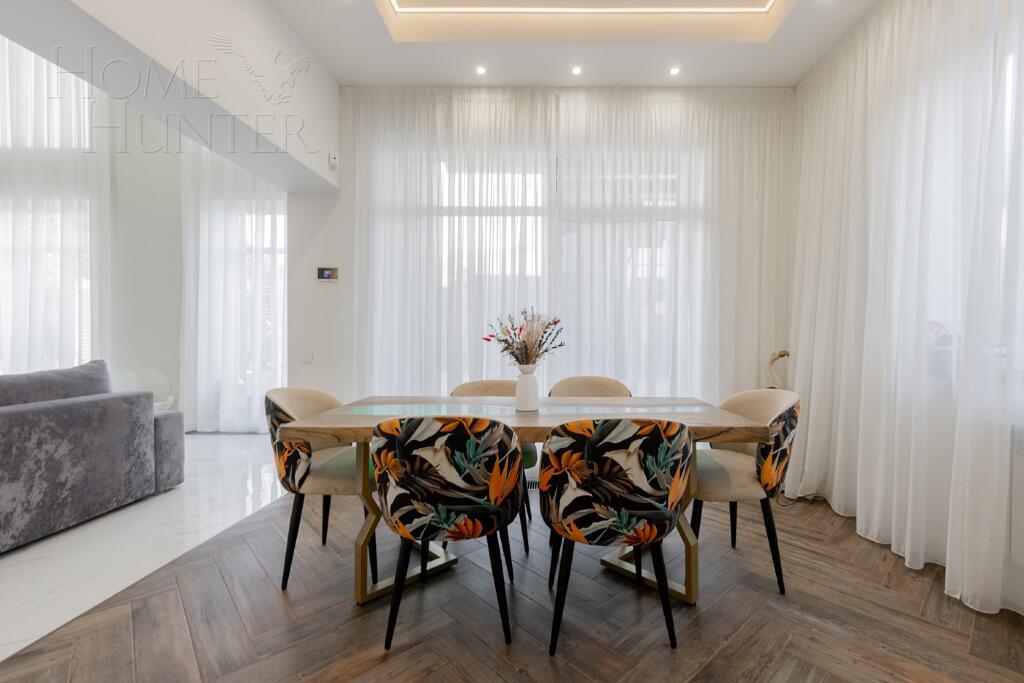 2-этажный коттедж 350 м² с отделкой