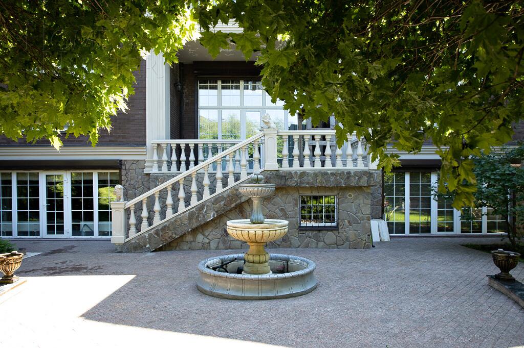 2-этажный коттедж 1 200 м² с отделкой