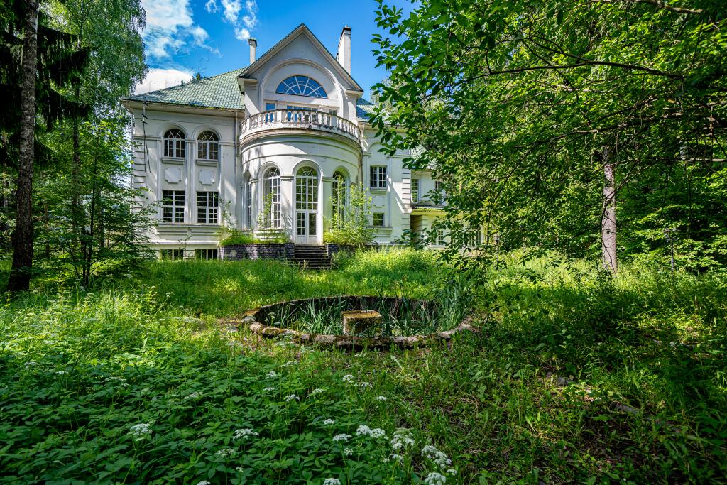 3-этажный коттедж 1 250 м² без отделки