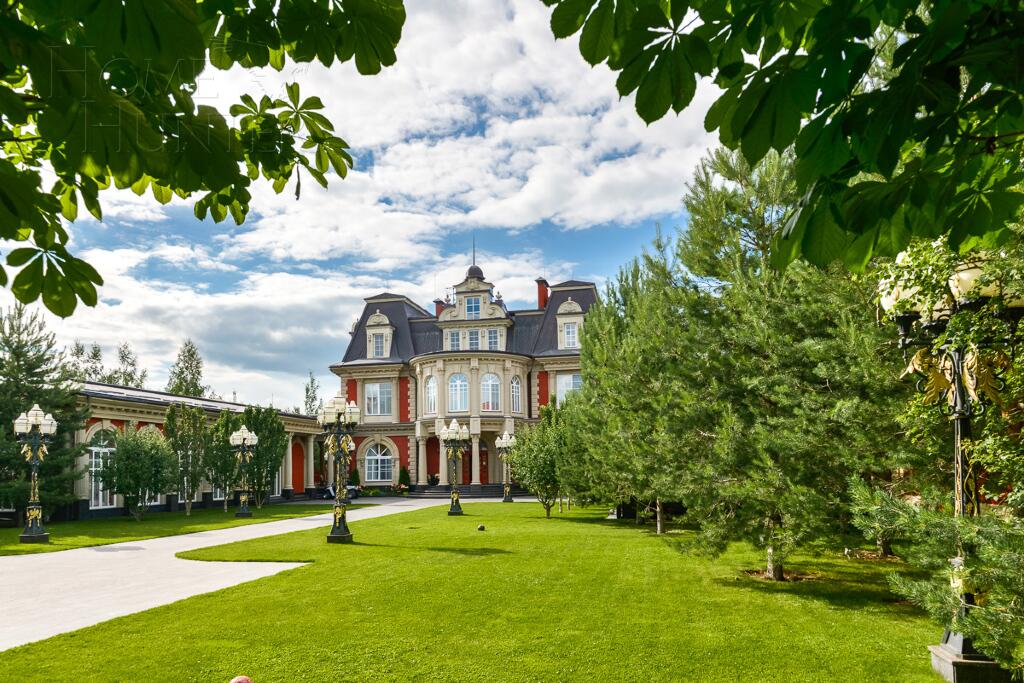 2-этажный коттедж 1 800 м² с отделкой