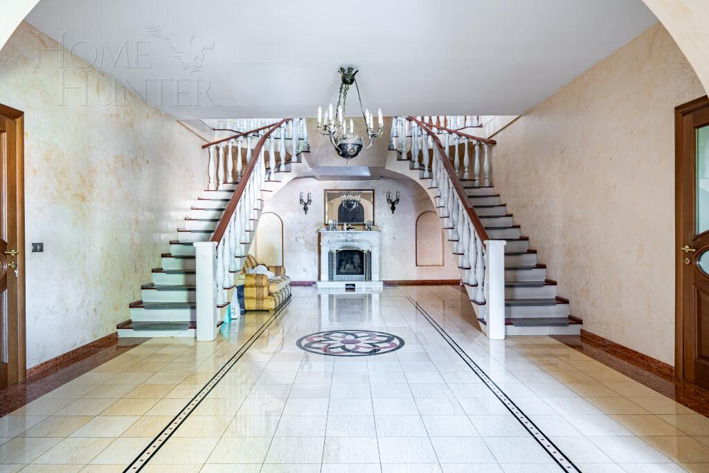 3-этажный коттедж 880 м² с отделкой