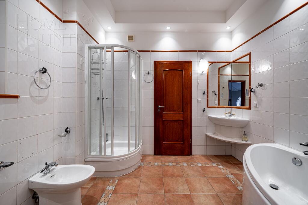 3-этажный коттедж 600 м² с отделкой