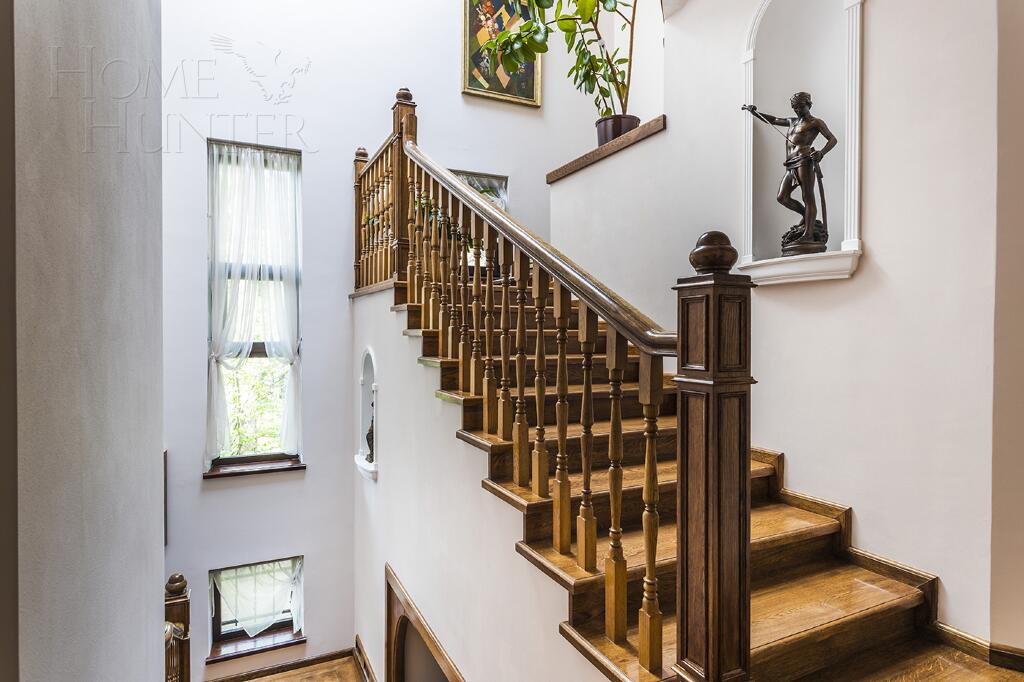 2-этажный коттедж 560 м² с отделкой