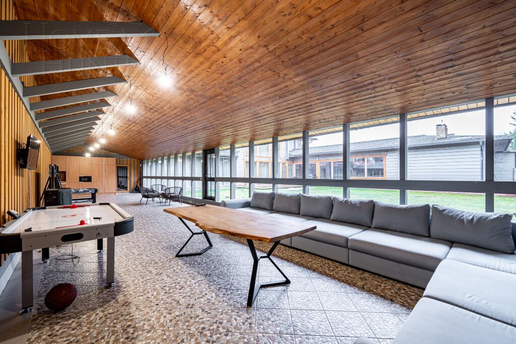 2-этажный коттедж 1 250 м² с отделкой