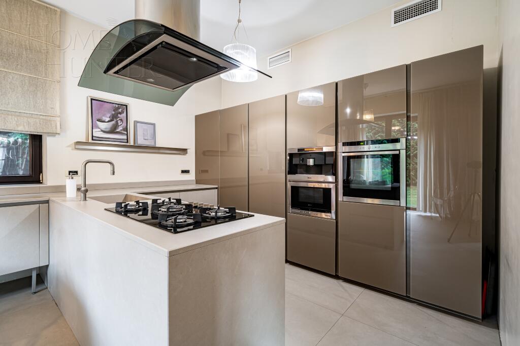 2-этажный коттедж 600 м² с отделкой