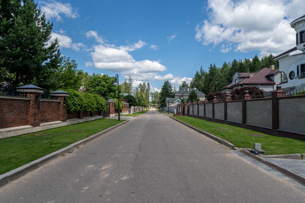 2-этажный коттедж 549 м² без отделки