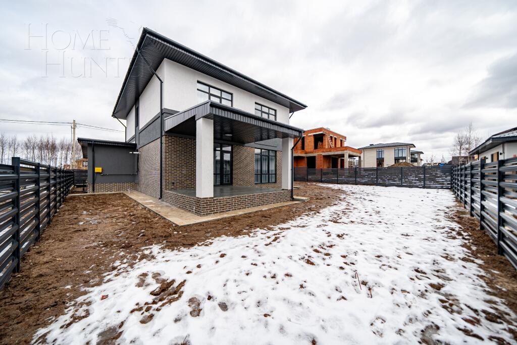 2-этажный коттедж 250 м² с отделкой