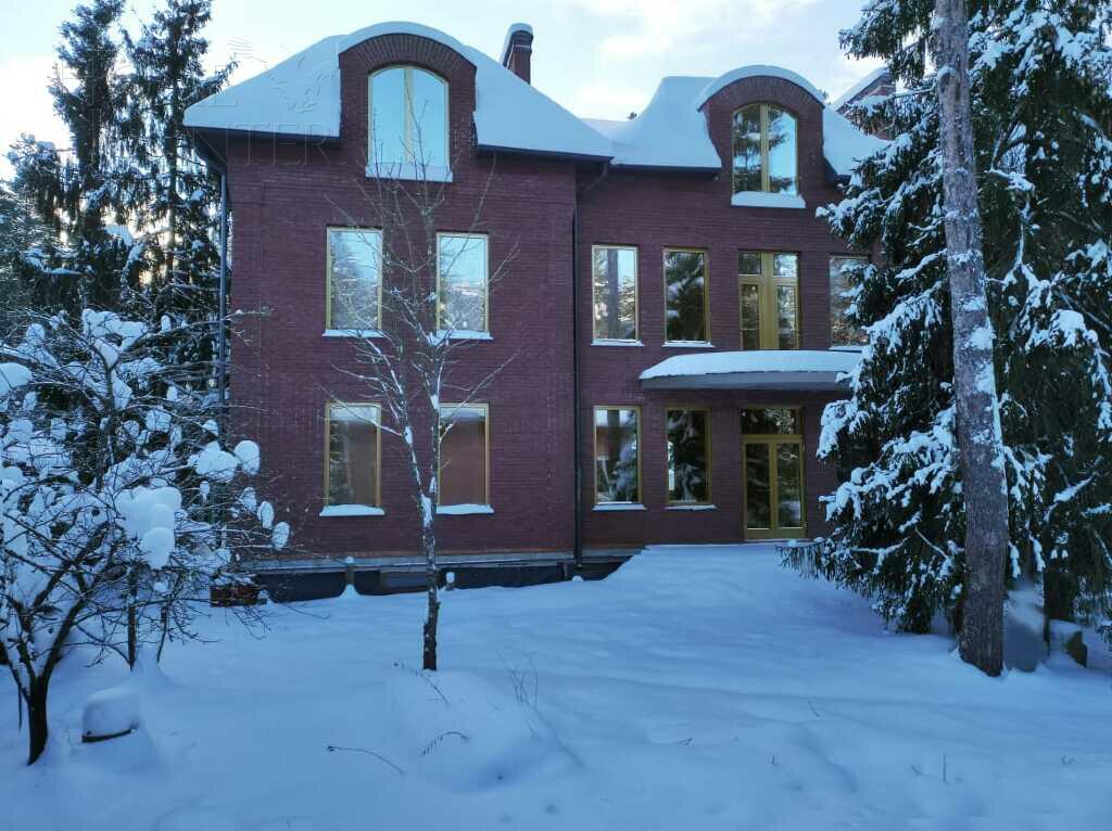 2-этажный коттедж 1 100 м² без отделки