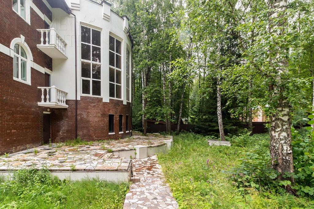 3-этажный коттедж 8 755 м² с отделкой