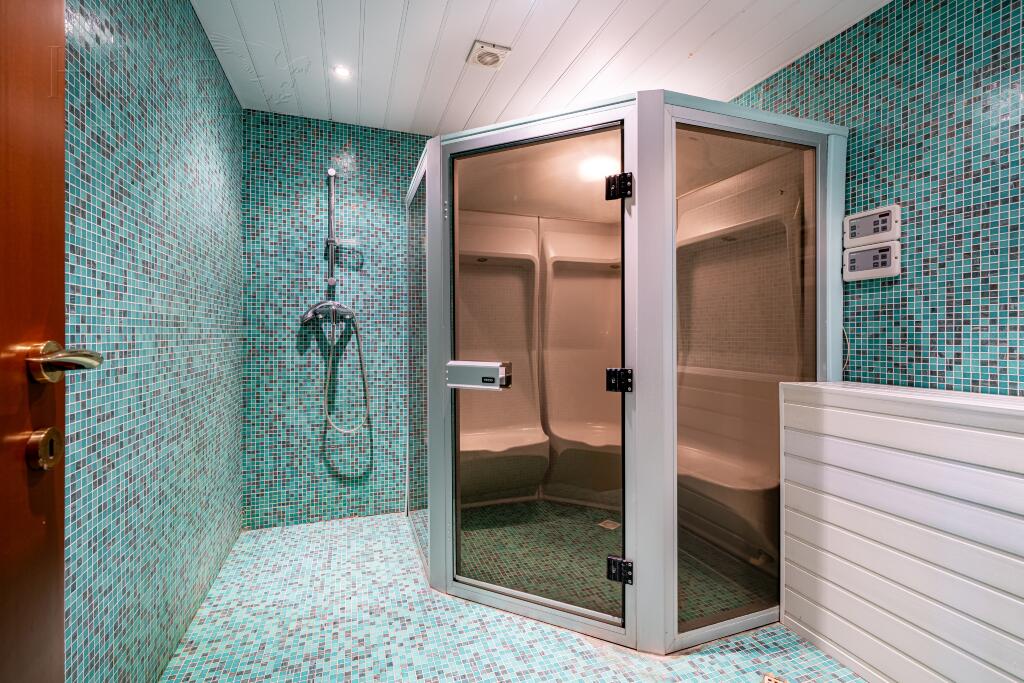 3-этажный коттедж 880 м² с отделкой