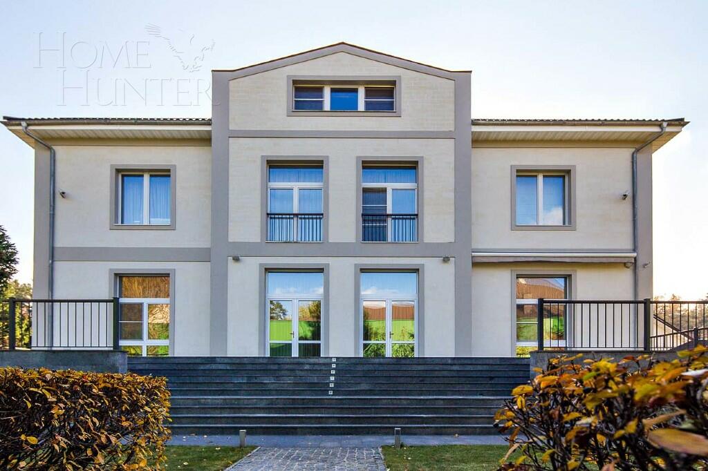 3-этажный коттедж 1 438 м² с отделкой