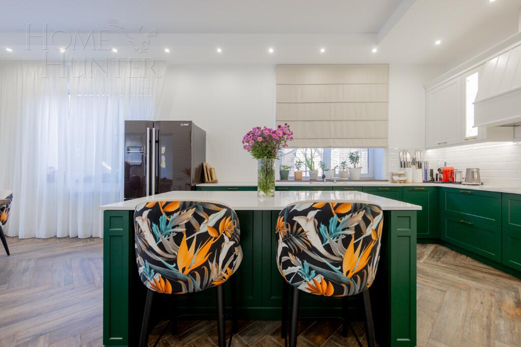 2-этажный коттедж 350 м² с отделкой