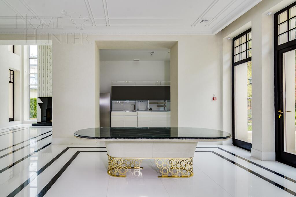 2-этажный коттедж 1 372 м² с отделкой