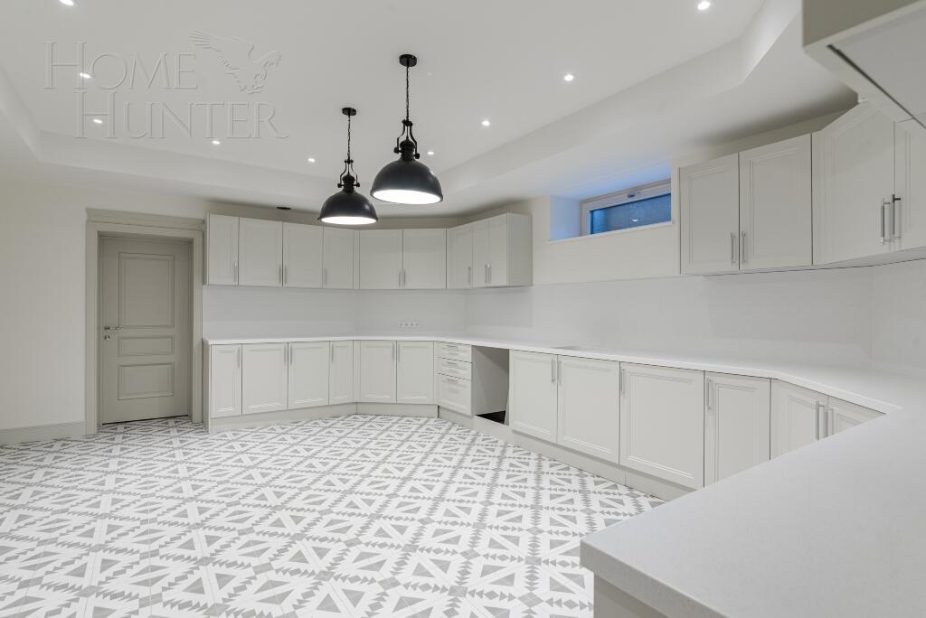 2-этажный коттедж 1 250 м² с отделкой