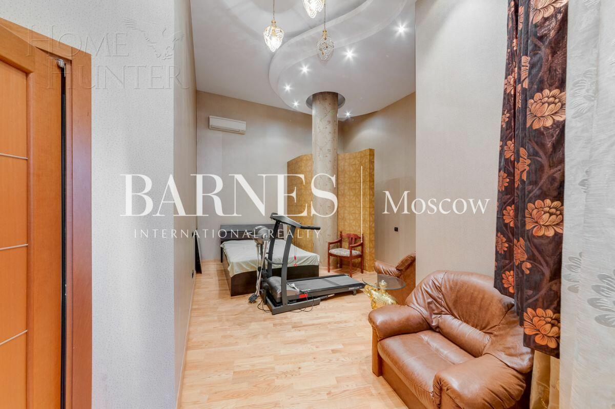 5-КОМН. КВАРТИРА С ОТДЕЛКОЙ 220 М² НА 3 ЭТАЖЕ