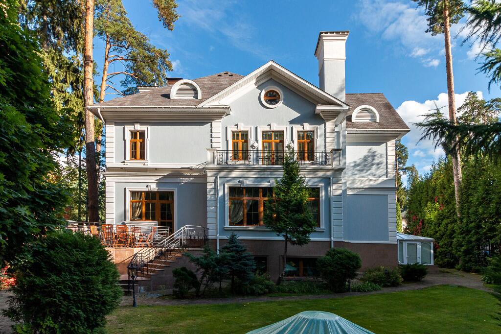 2-этажный коттедж 782.7 м² с отделкой