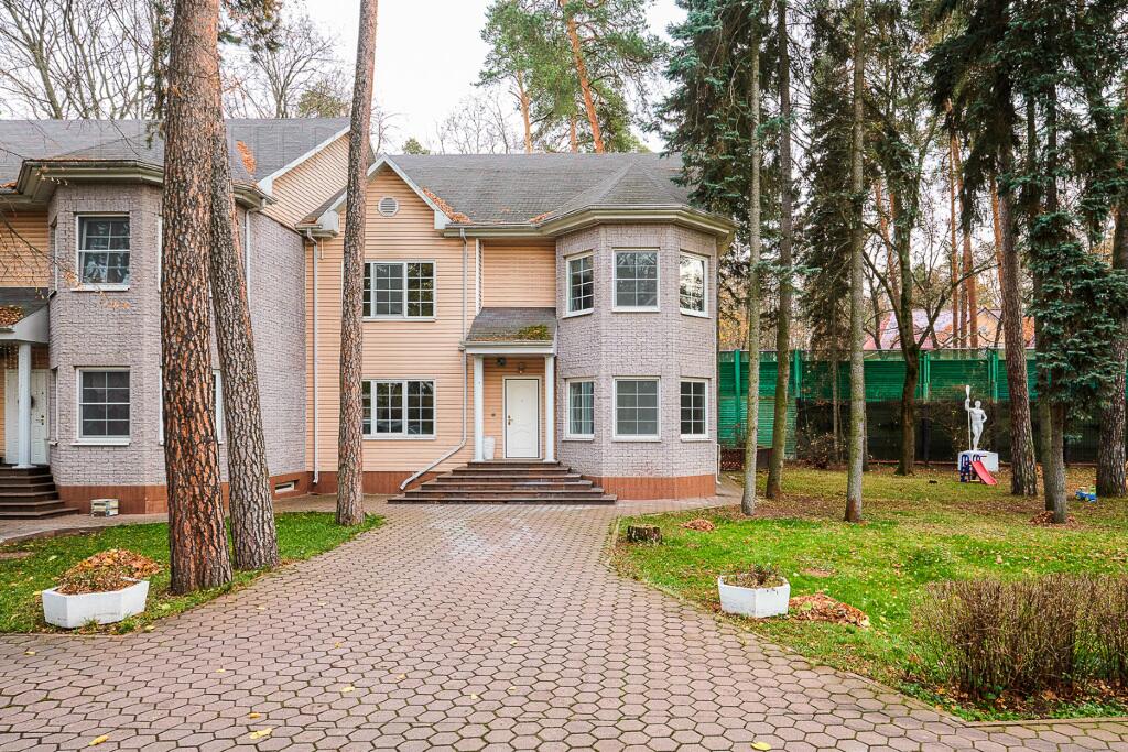 2-этажный таунхаус 270 м² с отделкой