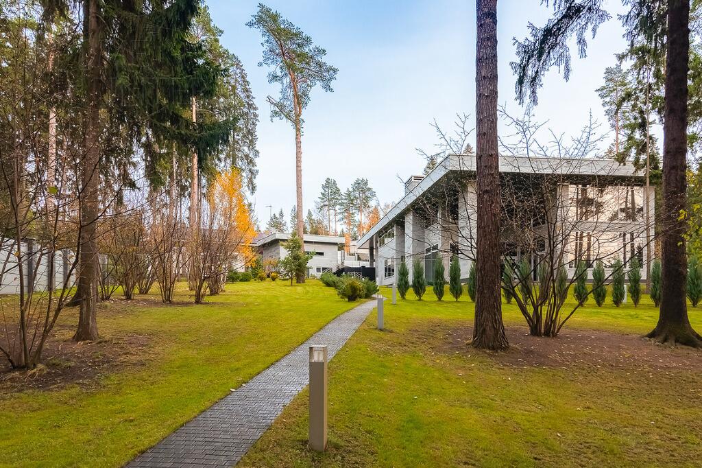 2-этажный коттедж 1 230 м² с отделкой